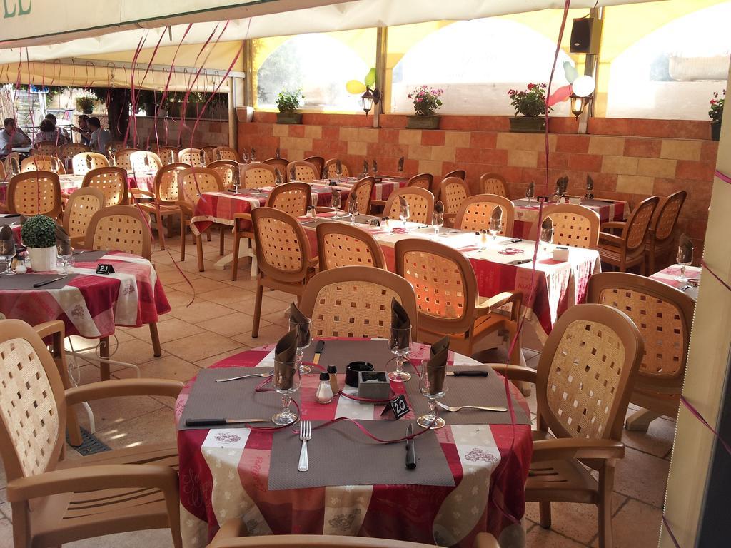 Le Grand Hotel Опс Екстериор снимка